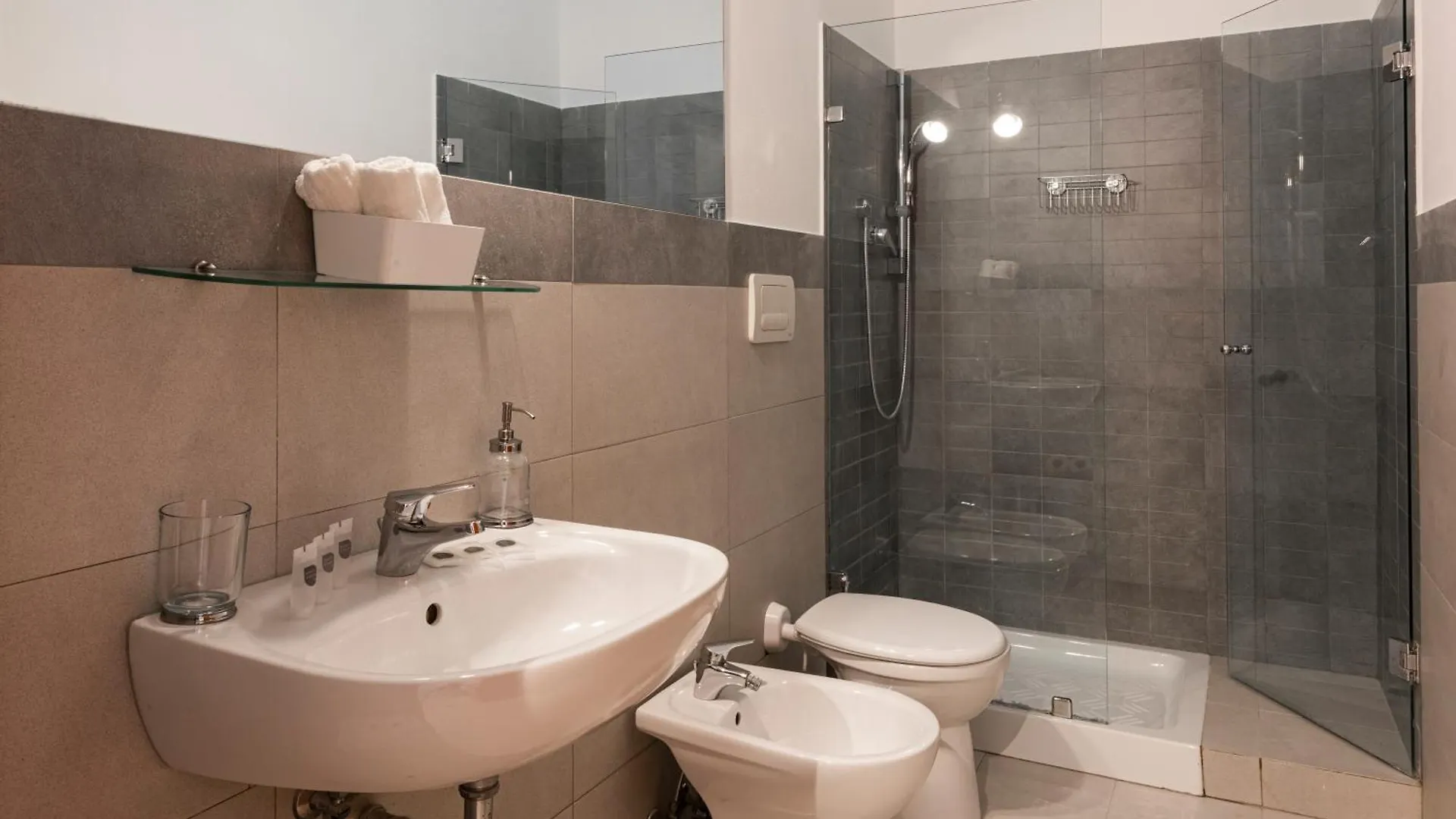 The Luxor Suites - Corsica Florence